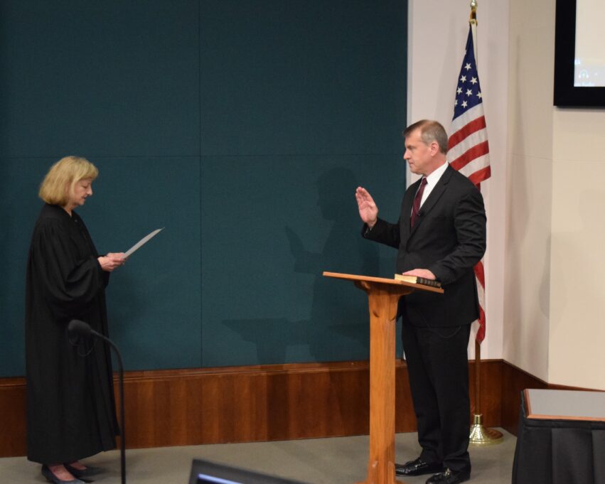 Robin Hudson administered the oath of office to Heyl.